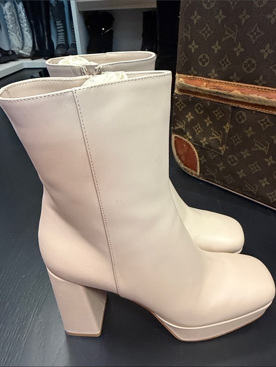 Gianvito Rossi Shoes - Gianvito Rossi Cream Mid-Calf Block Heel Boots